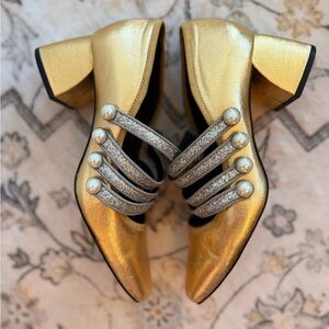 Elegant Gold Women's Shoes with Silver Accents